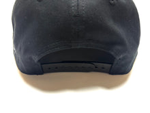 画像をギャラリービューアに読み込む, 裏IB SNAP BACK CAP-ブラックボディ-前白
